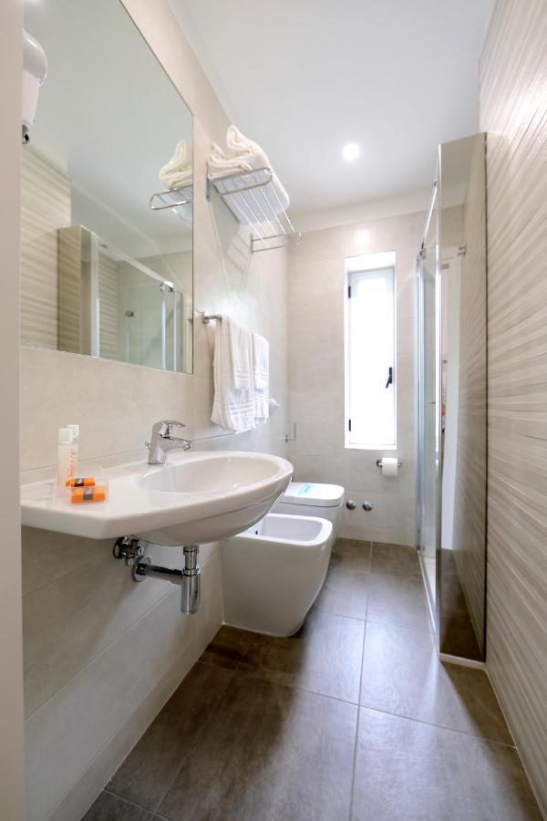 Hotel Simi Lan ลินญาโน ซับเบียโดโร ภายนอก รูปภาพ