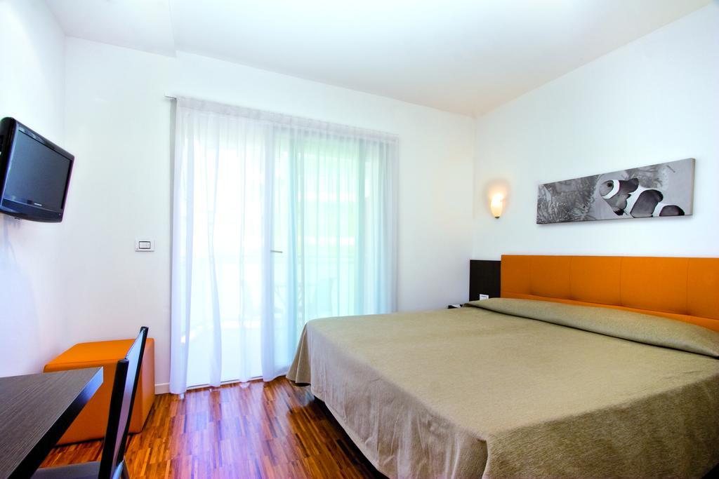 Hotel Simi Lan ลินญาโน ซับเบียโดโร ภายนอก รูปภาพ