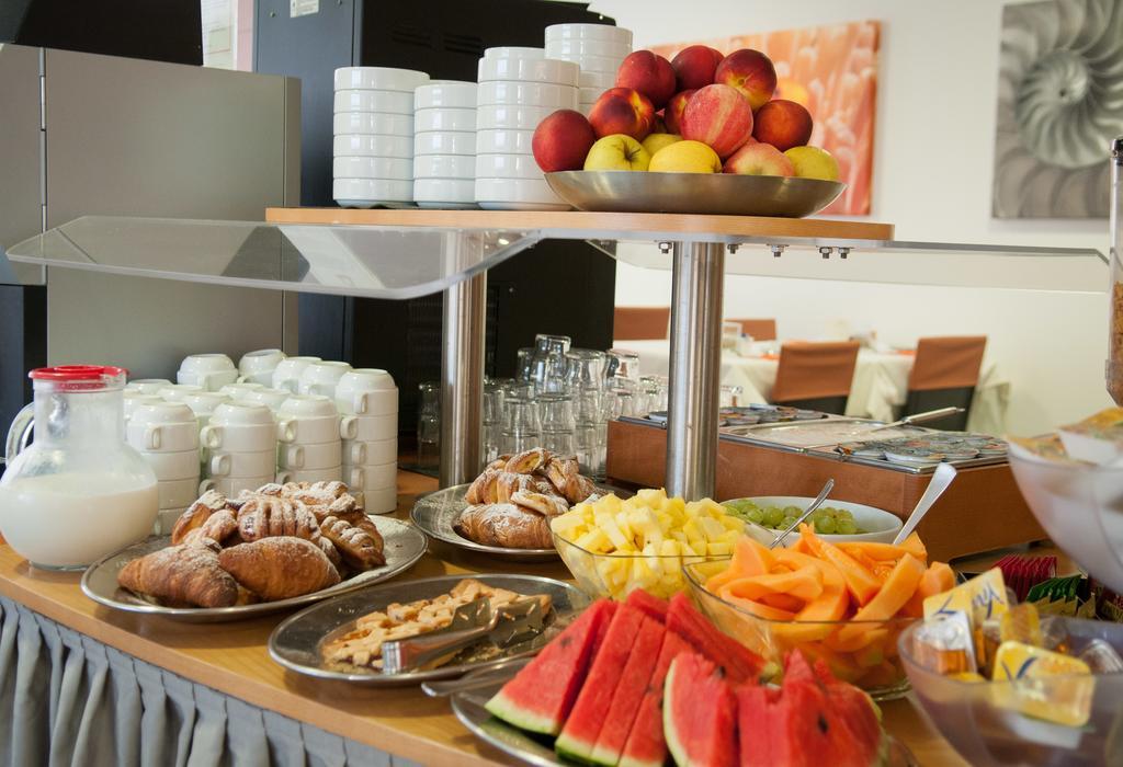 Hotel Simi Lan ลินญาโน ซับเบียโดโร ภายนอก รูปภาพ