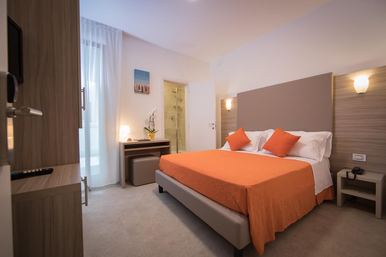 Hotel Simi Lan ลินญาโน ซับเบียโดโร ภายนอก รูปภาพ