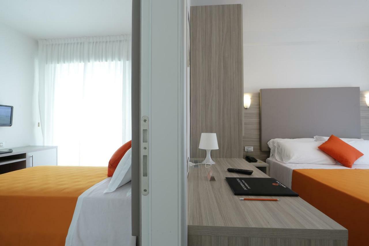 Hotel Simi Lan ลินญาโน ซับเบียโดโร ภายนอก รูปภาพ