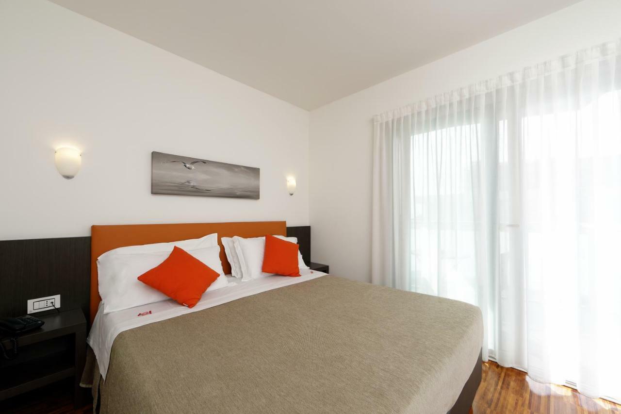 Hotel Simi Lan ลินญาโน ซับเบียโดโร ภายนอก รูปภาพ