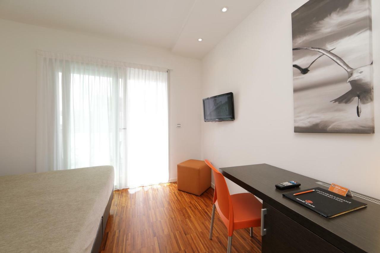 Hotel Simi Lan ลินญาโน ซับเบียโดโร ภายนอก รูปภาพ