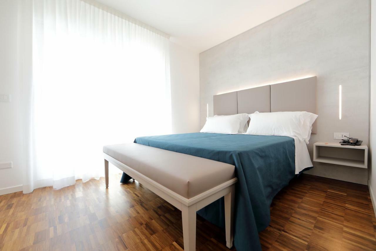Hotel Simi Lan ลินญาโน ซับเบียโดโร ภายนอก รูปภาพ