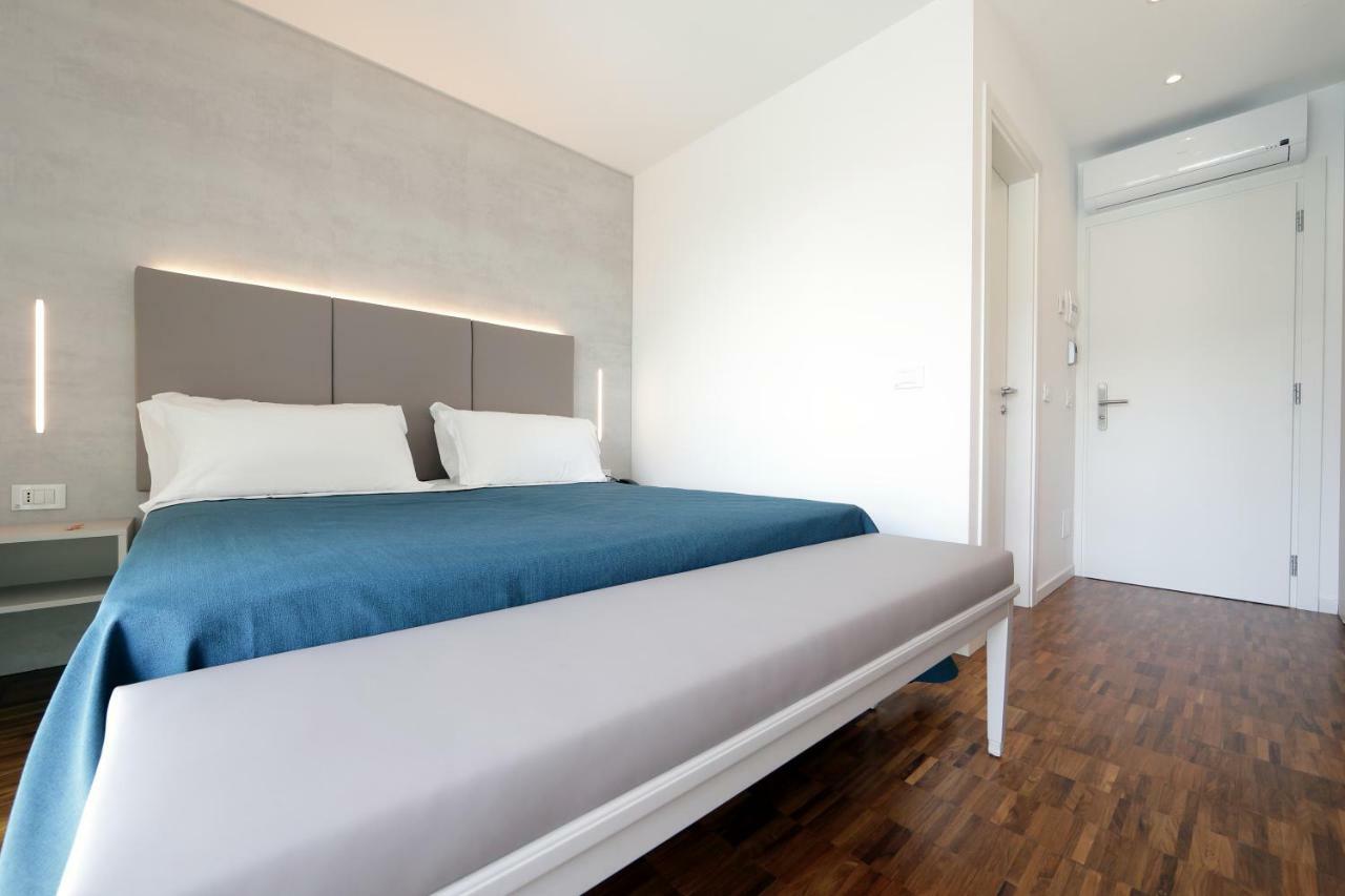 Hotel Simi Lan ลินญาโน ซับเบียโดโร ภายนอก รูปภาพ